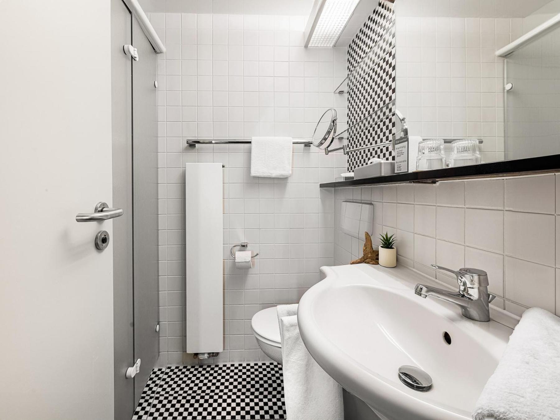 Genohotel Forsbach レスラート エクステリア 写真